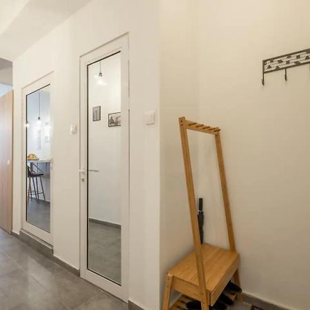 Stay And Play - Foosball And Comfort Sofia Esterno foto